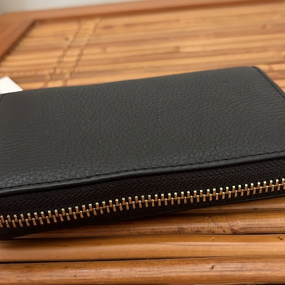 Black Leather Zip Around Wristlet by Aimee Kestenberg - New with Tags - Picture 5 of 8